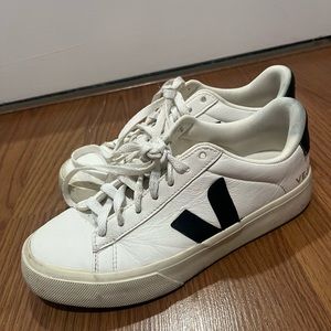 VEJA Campo sneaker size: Women’s 7